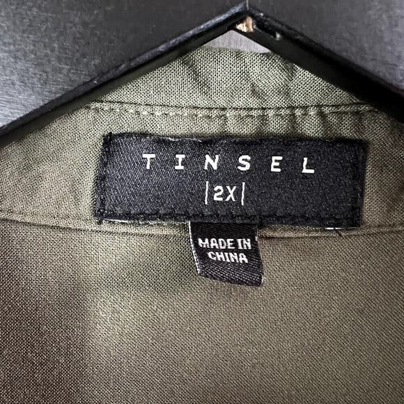 Tinsel Green Short Sleeve, Collared, Button Down Blouse Size 2X - Picture 4 of 7